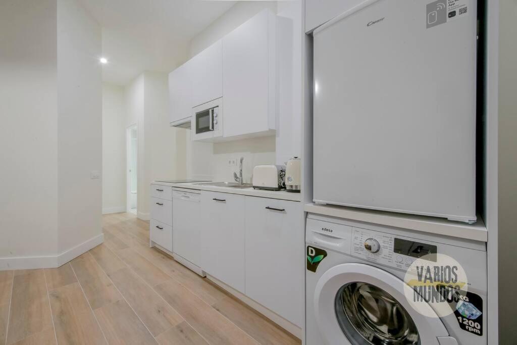 Cool Y Centrico Apt 6Px En Plena Plaza Del Carmen E2 Madrid Bagian luar foto