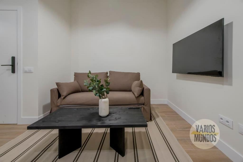 Cool Y Centrico Apt 6Px En Plena Plaza Del Carmen E2 Madrid Bagian luar foto